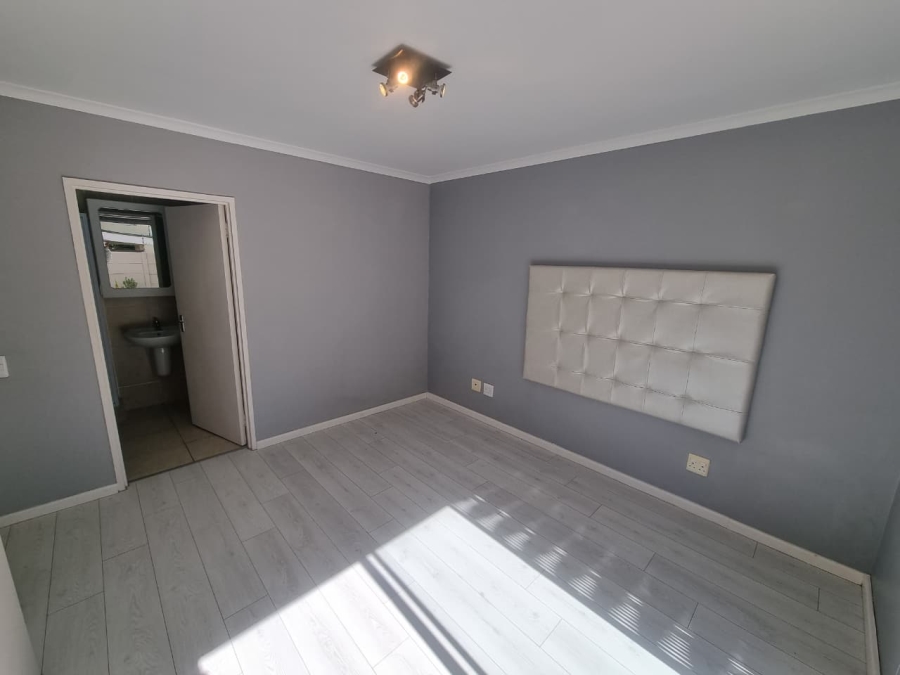 1 Bedroom Property for Sale in Royal Ascot Western Cape